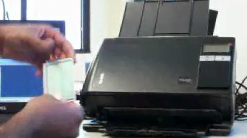 Scanner Kodak i2600 digitalizando cartões rígidos